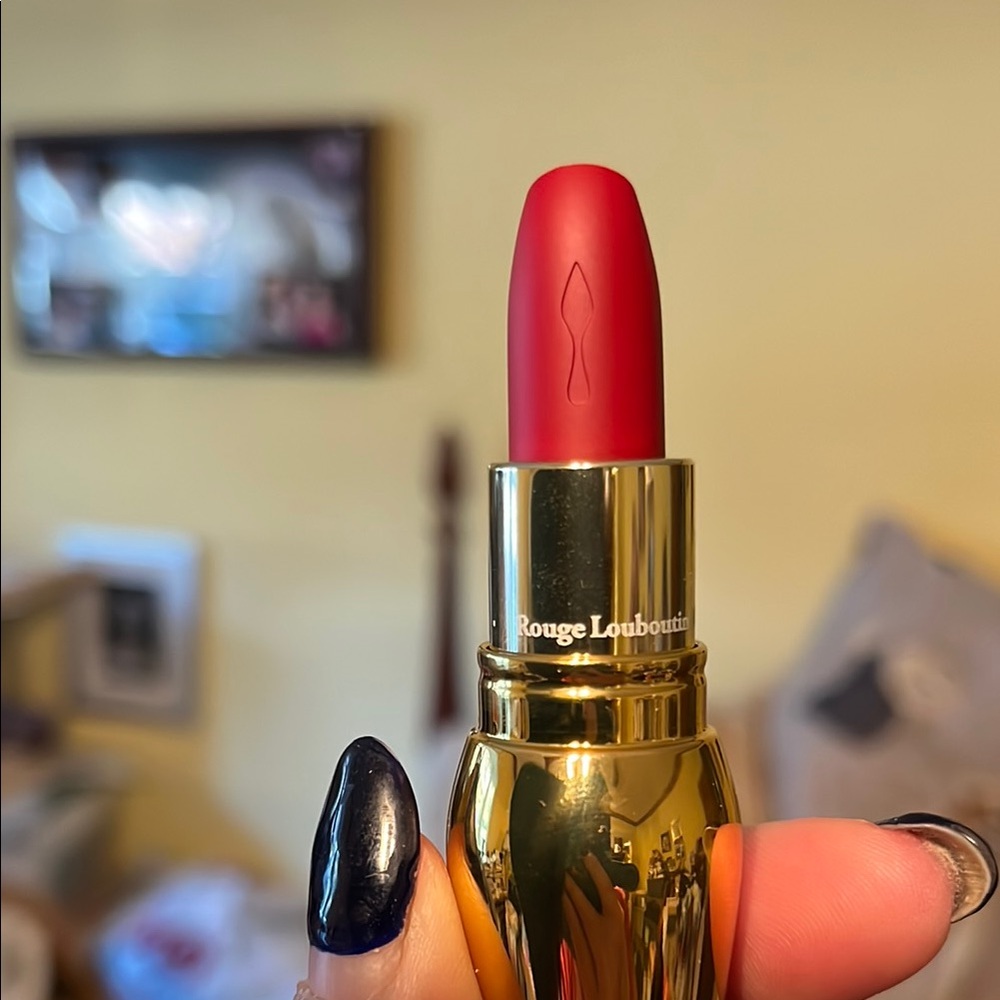 NWTIB Christian Louboutin Gold Red Lip Color and Queen Playing Card in Hard Case - Picture 8 of 16